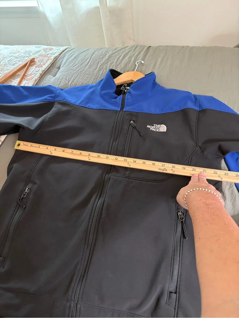 The North Face  Apex Bionic Softshell Jacket. Size Large.